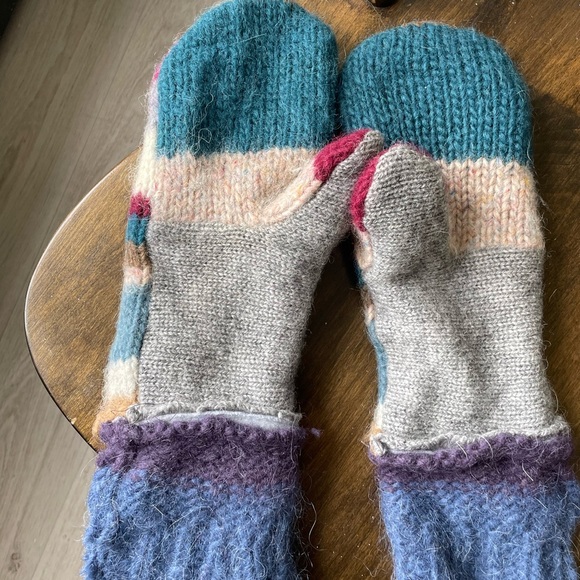 handmade colorful wool mittens - Picture 2 of 4